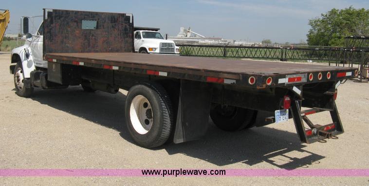 image for item B8167 1999 Ford F800 flatbed truck
