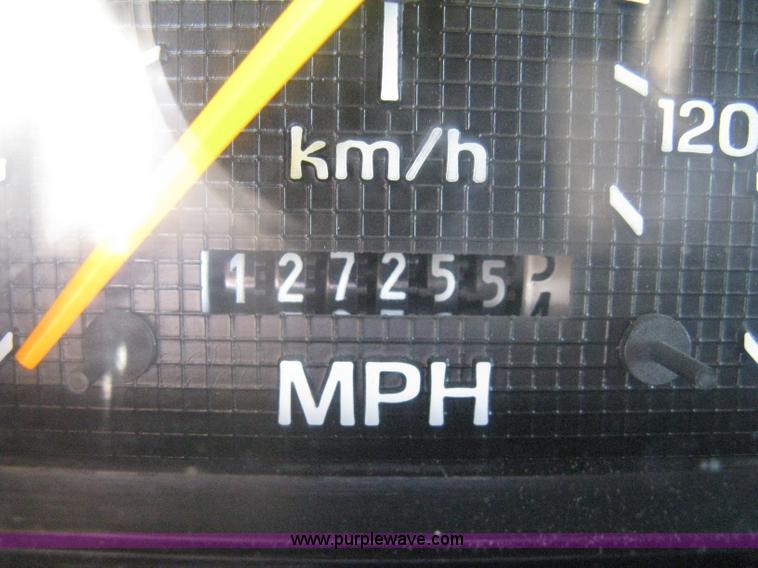 image for item B8167 1999 Ford F800 flatbed truck