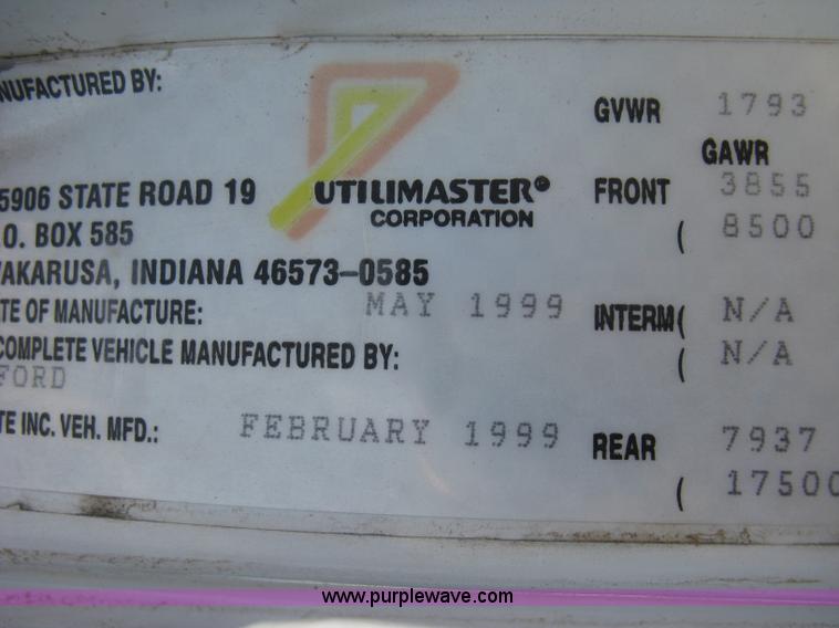 image for item B8167 1999 Ford F800 flatbed truck