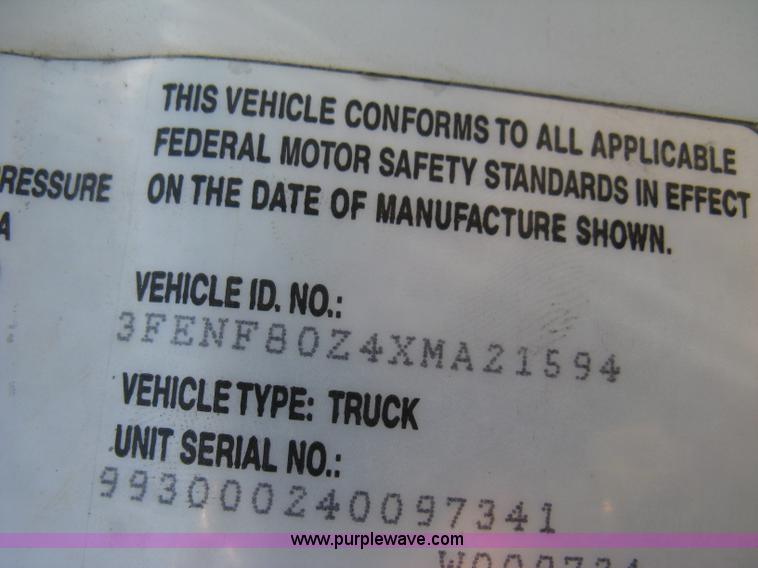 image for item B8167 1999 Ford F800 flatbed truck