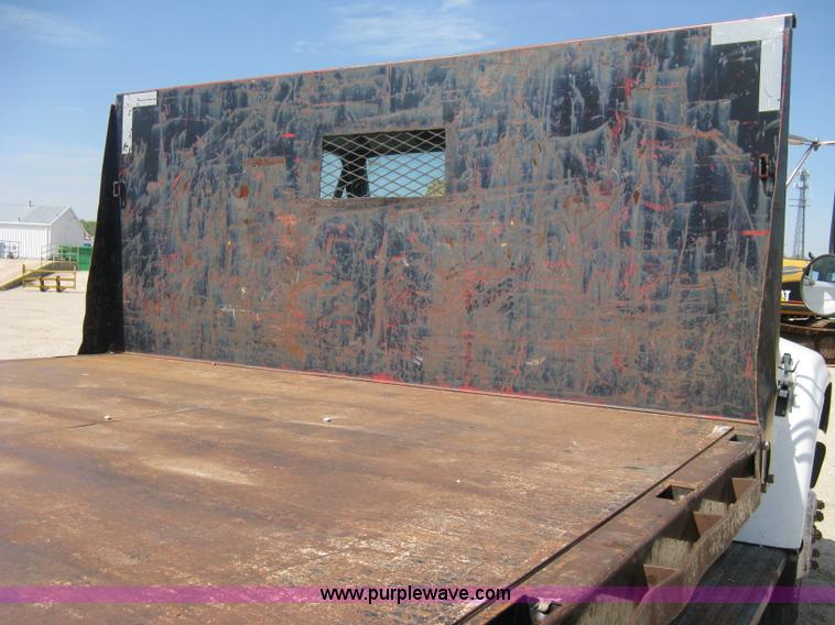 image for item B8167 1999 Ford F800 flatbed truck