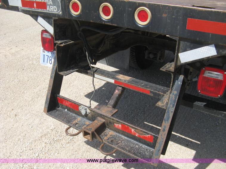 image for item B8167 1999 Ford F800 flatbed truck