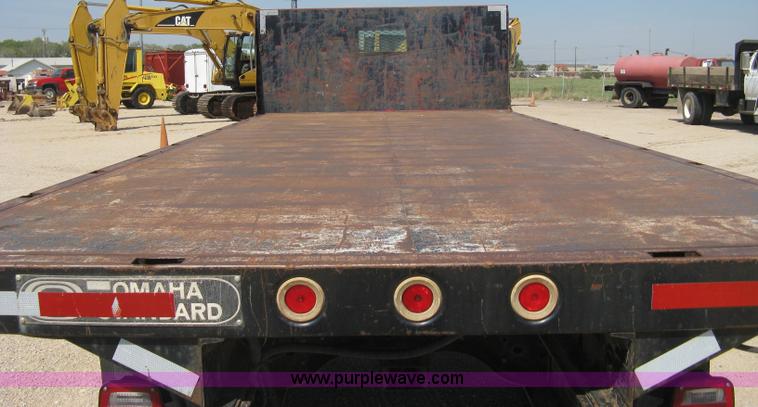 image for item B8167 1999 Ford F800 flatbed truck