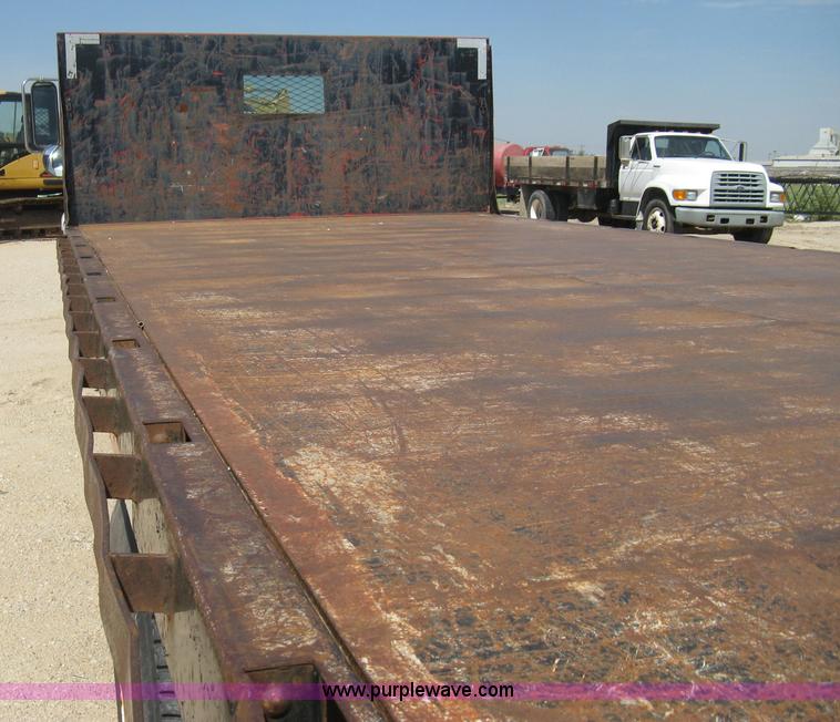 image for item B8167 1999 Ford F800 flatbed truck