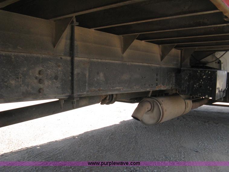 image for item B8167 1999 Ford F800 flatbed truck