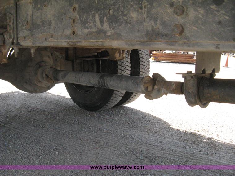 image for item B8167 1999 Ford F800 flatbed truck