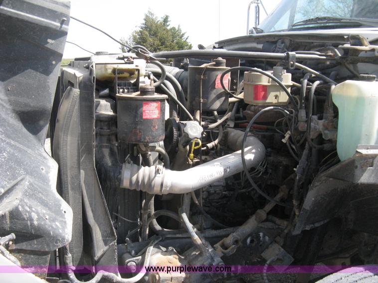 image for item B8167 1999 Ford F800 flatbed truck