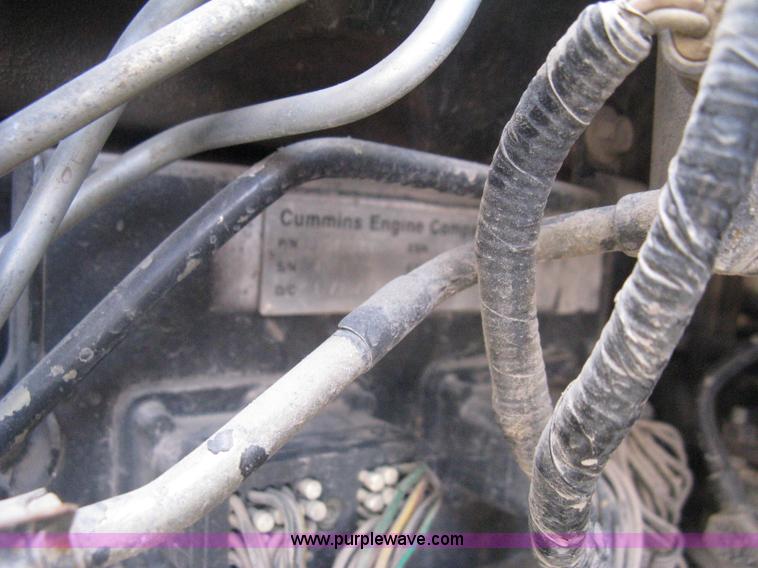 image for item B8167 1999 Ford F800 flatbed truck