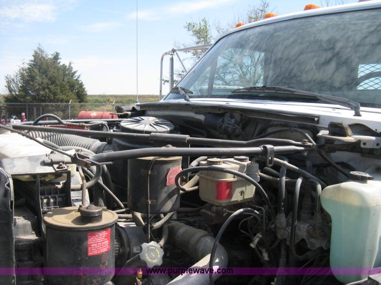 image for item B8167 1999 Ford F800 flatbed truck