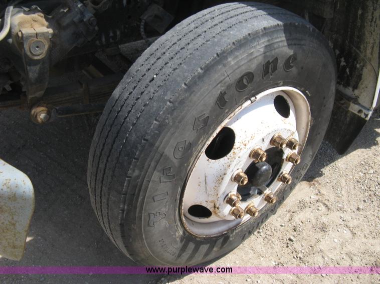 image for item B8167 1999 Ford F800 flatbed truck