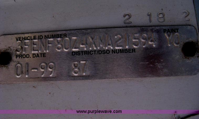 image for item B8167 1999 Ford F800 flatbed truck