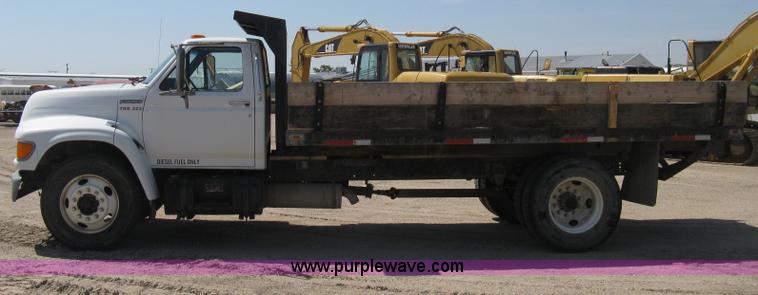 image for item B8168 1999 Ford F800 flatbed truck