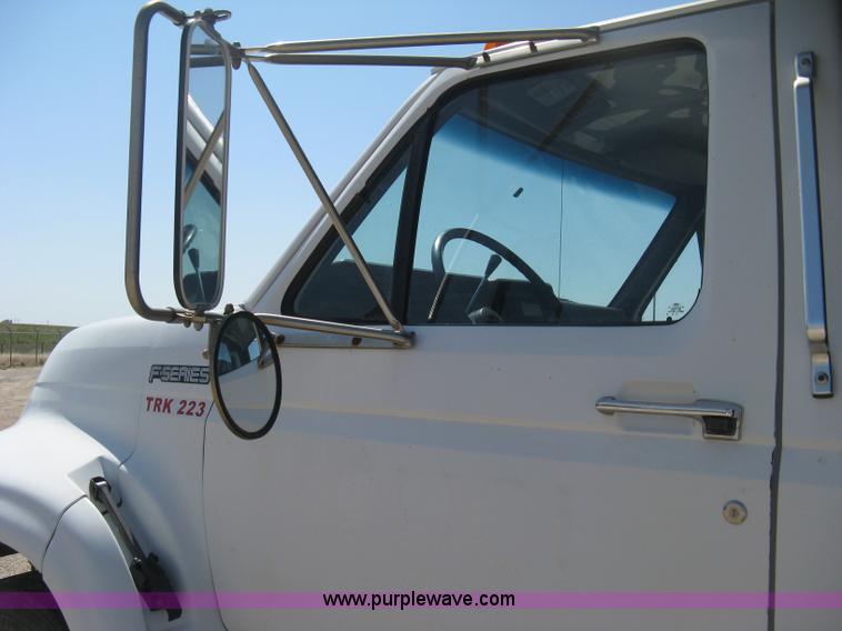 image for item B8168 1999 Ford F800 flatbed truck