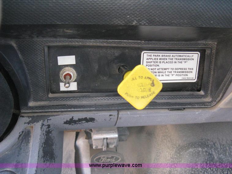 image for item B8168 1999 Ford F800 flatbed truck