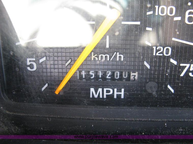 image for item B8168 1999 Ford F800 flatbed truck