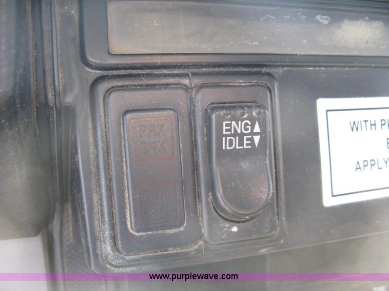 image for item B8168 1999 Ford F800 flatbed truck