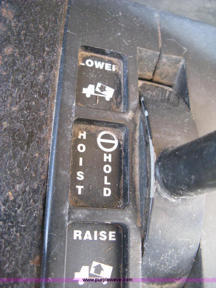 image for item B8168 1999 Ford F800 flatbed truck