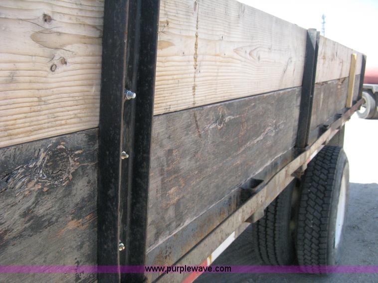 image for item B8168 1999 Ford F800 flatbed truck