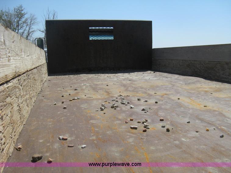 image for item B8168 1999 Ford F800 flatbed truck