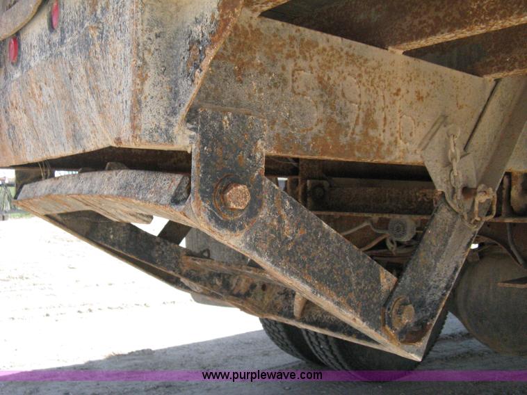 image for item B8168 1999 Ford F800 flatbed truck