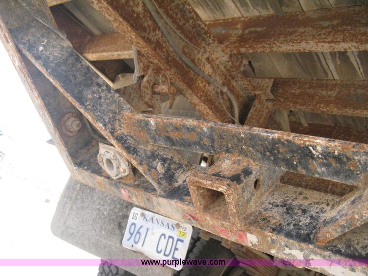 image for item B8168 1999 Ford F800 flatbed truck