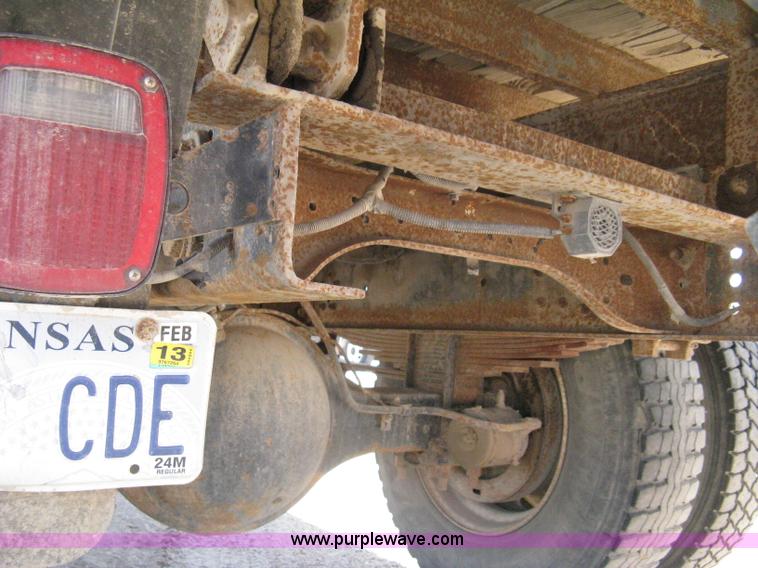 image for item B8168 1999 Ford F800 flatbed truck