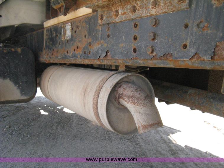 image for item B8168 1999 Ford F800 flatbed truck