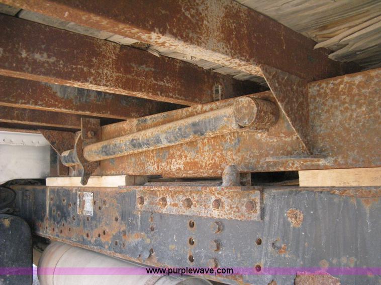 image for item B8168 1999 Ford F800 flatbed truck