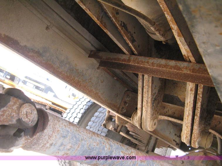 image for item B8168 1999 Ford F800 flatbed truck