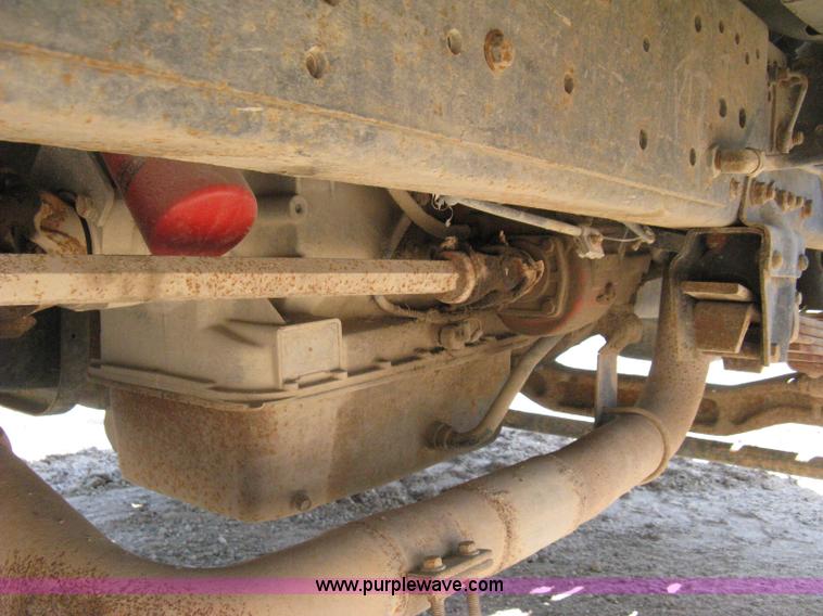 image for item B8168 1999 Ford F800 flatbed truck