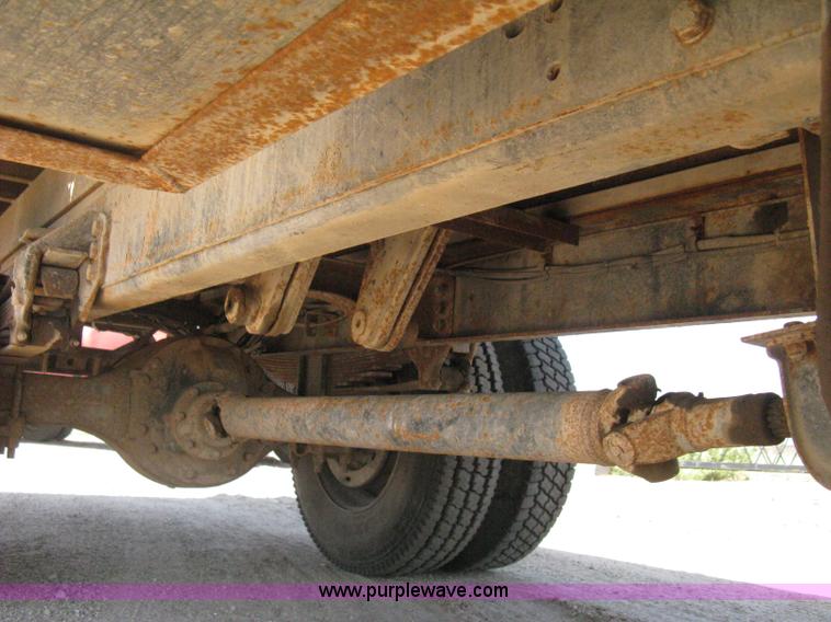 image for item B8168 1999 Ford F800 flatbed truck