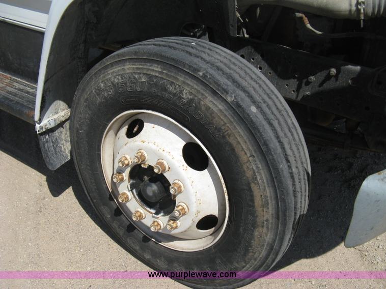 image for item B8168 1999 Ford F800 flatbed truck