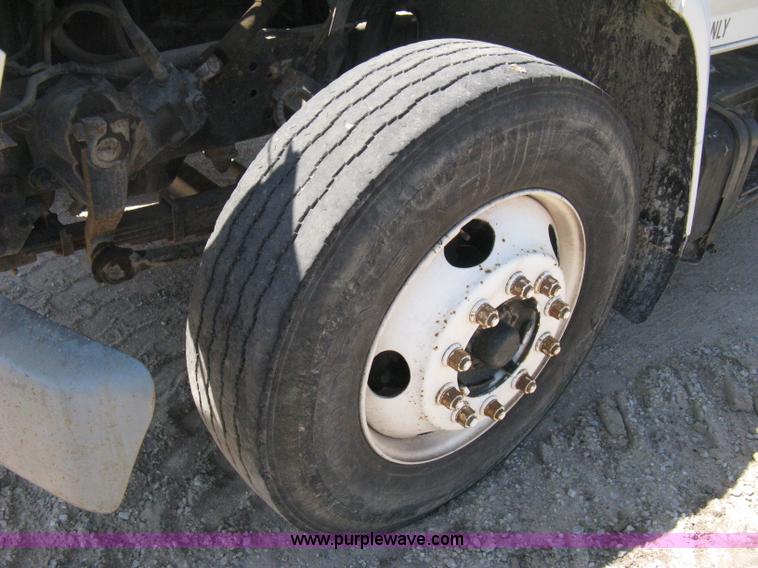 image for item B8168 1999 Ford F800 flatbed truck