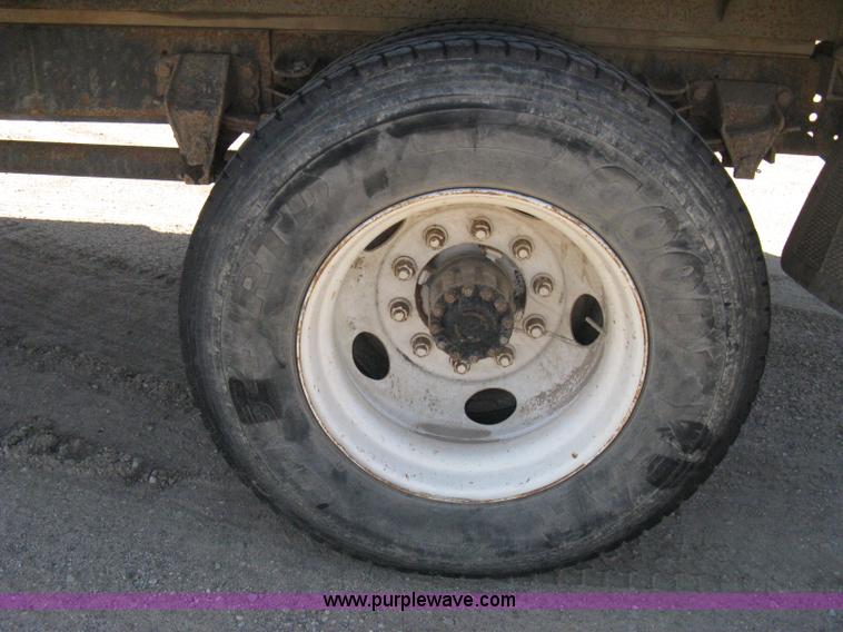 image for item B8168 1999 Ford F800 flatbed truck