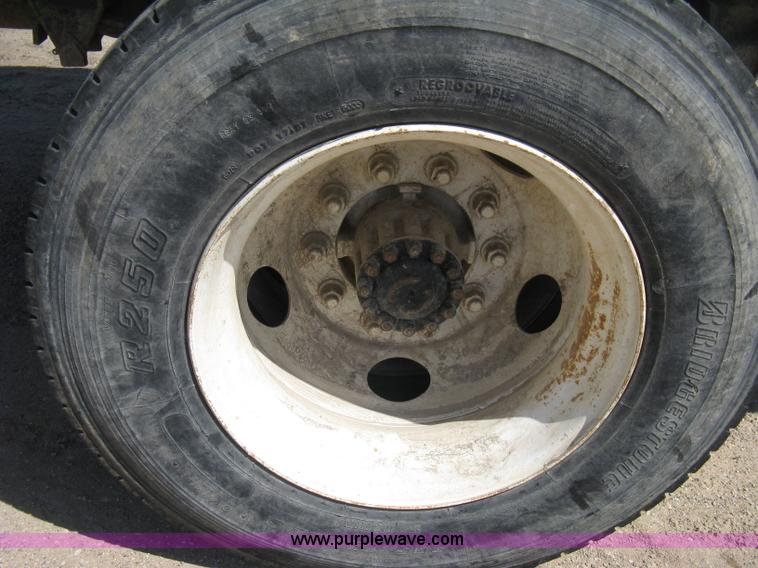 image for item B8168 1999 Ford F800 flatbed truck