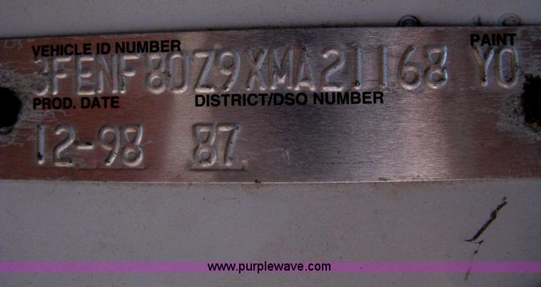 image for item B8168 1999 Ford F800 flatbed truck