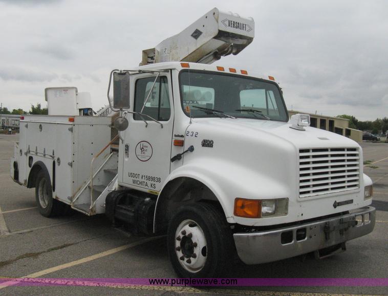 image for item B8172 1996 International 4700 Lo-Profile bucket truck