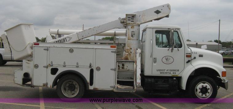 image for item B8172 1996 International 4700 Lo-Profile bucket truck