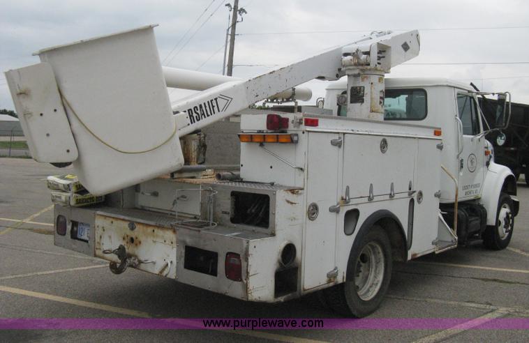 image for item B8172 1996 International 4700 Lo-Profile bucket truck