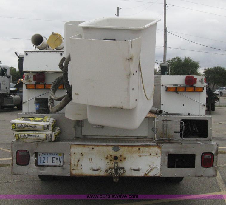 image for item B8172 1996 International 4700 Lo-Profile bucket truck