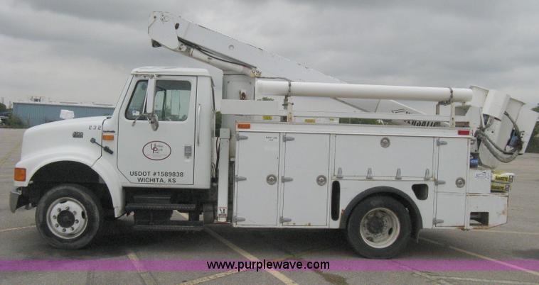 image for item B8172 1996 International 4700 Lo-Profile bucket truck