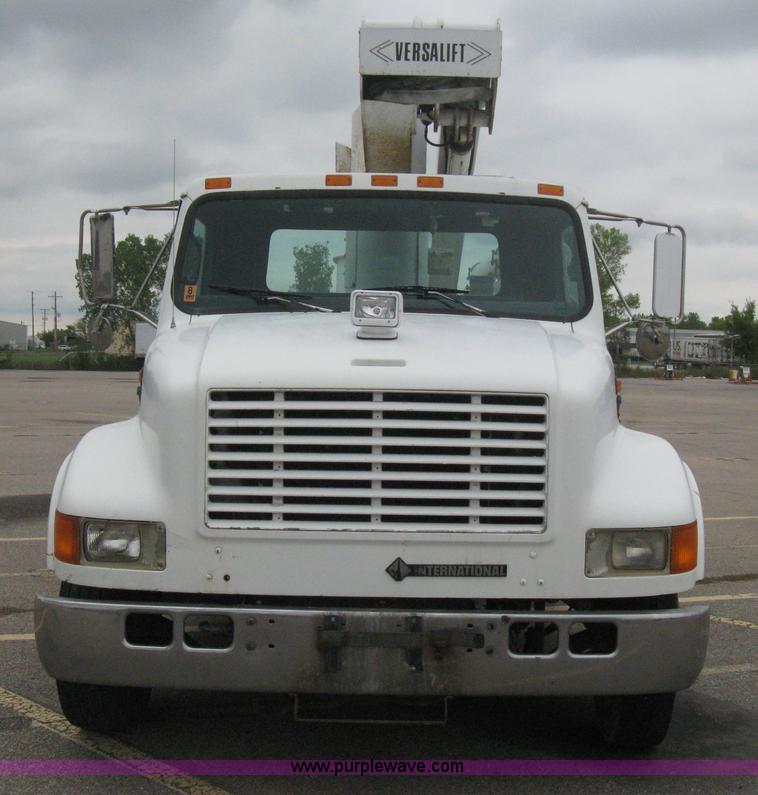 image for item B8172 1996 International 4700 Lo-Profile bucket truck