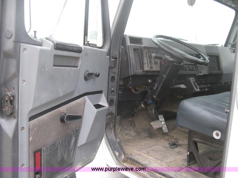 image for item B8172 1996 International 4700 Lo-Profile bucket truck