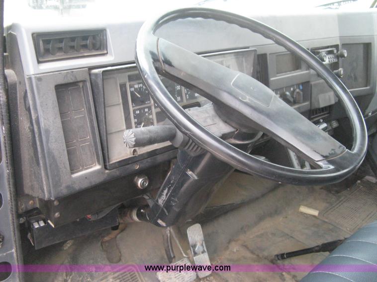 image for item B8172 1996 International 4700 Lo-Profile bucket truck