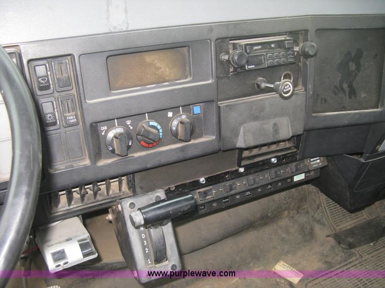 image for item B8172 1996 International 4700 Lo-Profile bucket truck