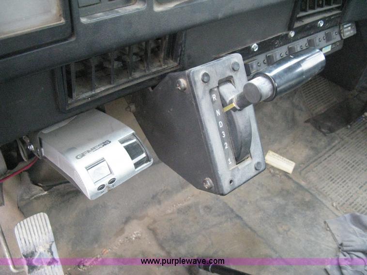 image for item B8172 1996 International 4700 Lo-Profile bucket truck