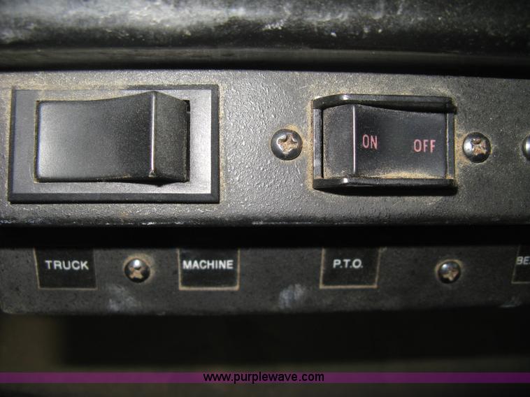 image for item B8172 1996 International 4700 Lo-Profile bucket truck