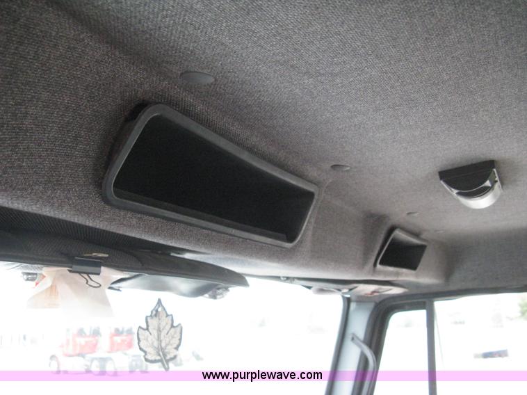 image for item B8172 1996 International 4700 Lo-Profile bucket truck