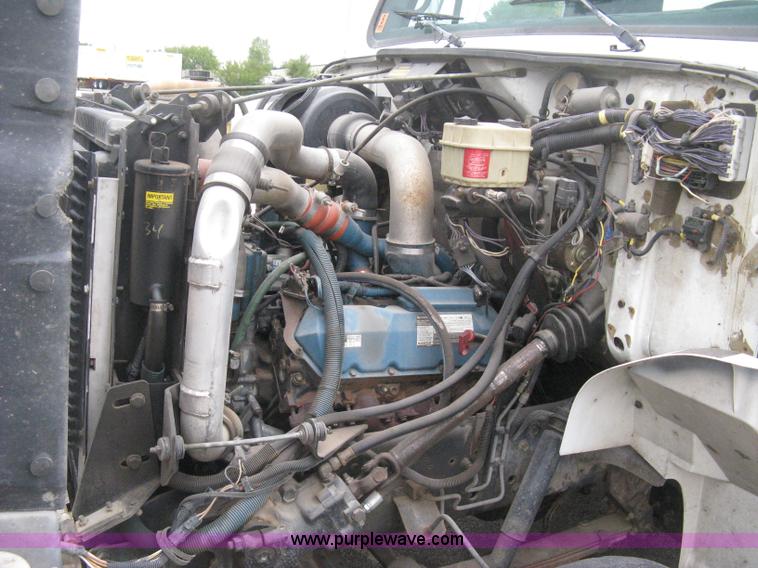 image for item B8172 1996 International 4700 Lo-Profile bucket truck