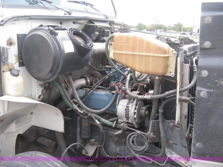 image for item B8172 1996 International 4700 Lo-Profile bucket truck